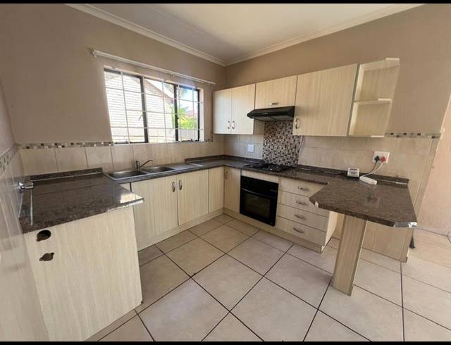 2 BEDROOM TOWNHOUSE FOR SALE IN GREENHILLS